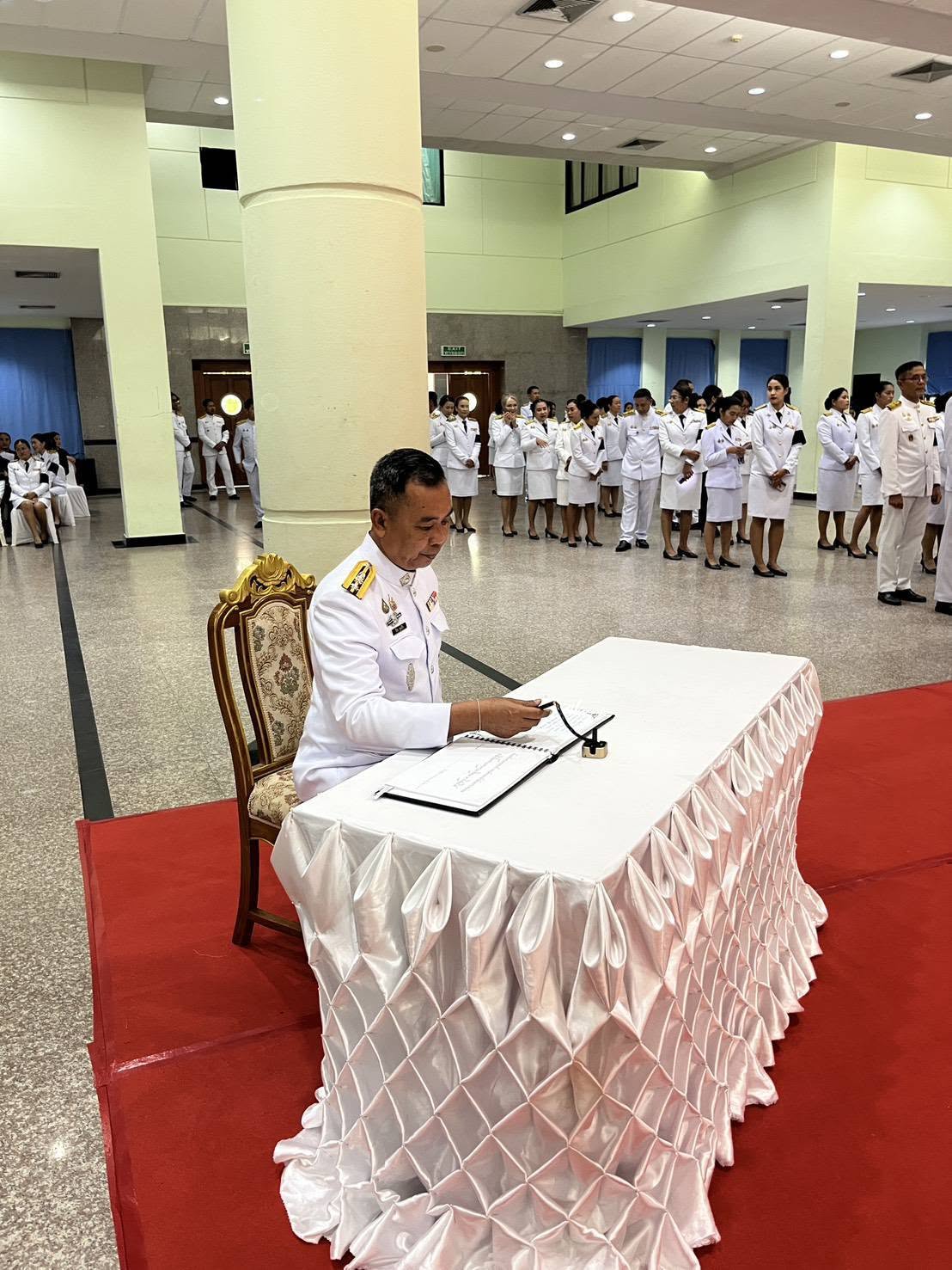 ร่วมพิธีถวายน้ำสรงพระศพ เบื้องหน้าพระรูป สมเด็จพระเจ้าลูกเธอ เจ้าฟ้าพัชรกิติยาภา นเรนทิราเทพยวดี กรมหลวงราชสาริณีสิริพัชร มหาวัชรราชธิดา และลงนามแสดงความอาลัย        ณ ศาลาประชาคมโรงละครองค์การบริหารส่วนจังหวัดนครศรีธรรมราช